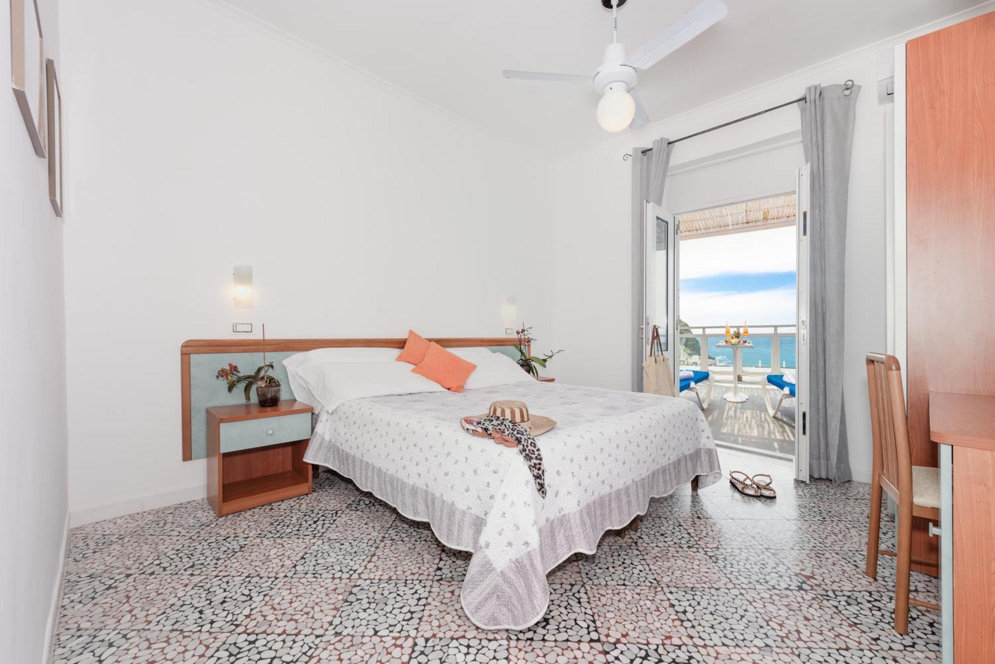 Hotel Villa Sirena Sant'Angelo  Bagian luar foto