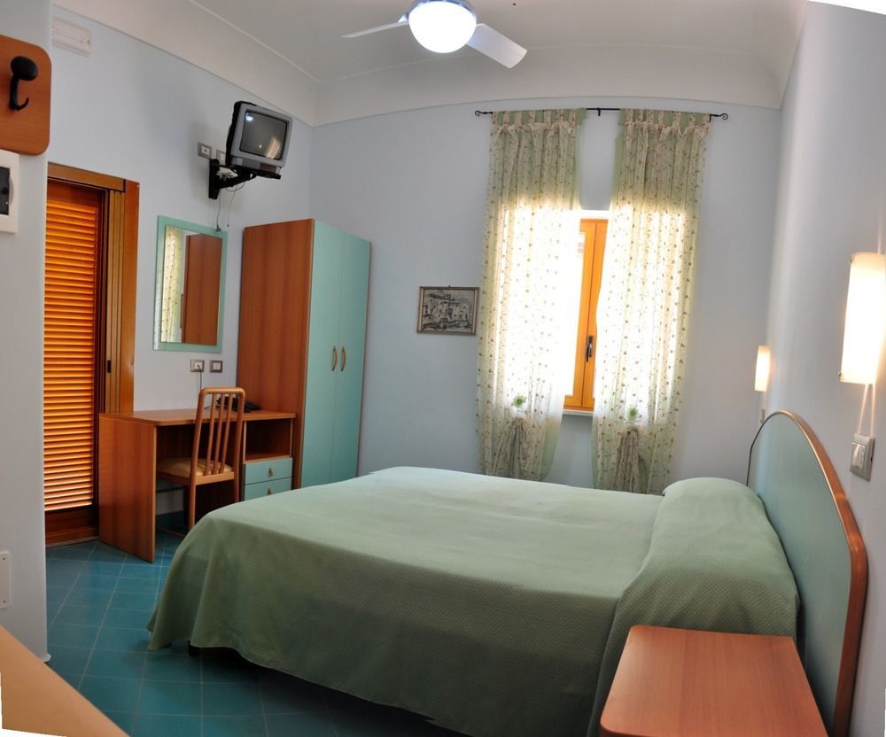 Hotel Villa Sirena Sant'Angelo  Bagian luar foto